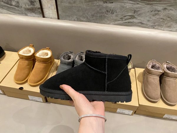 UGG