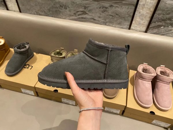 UGG