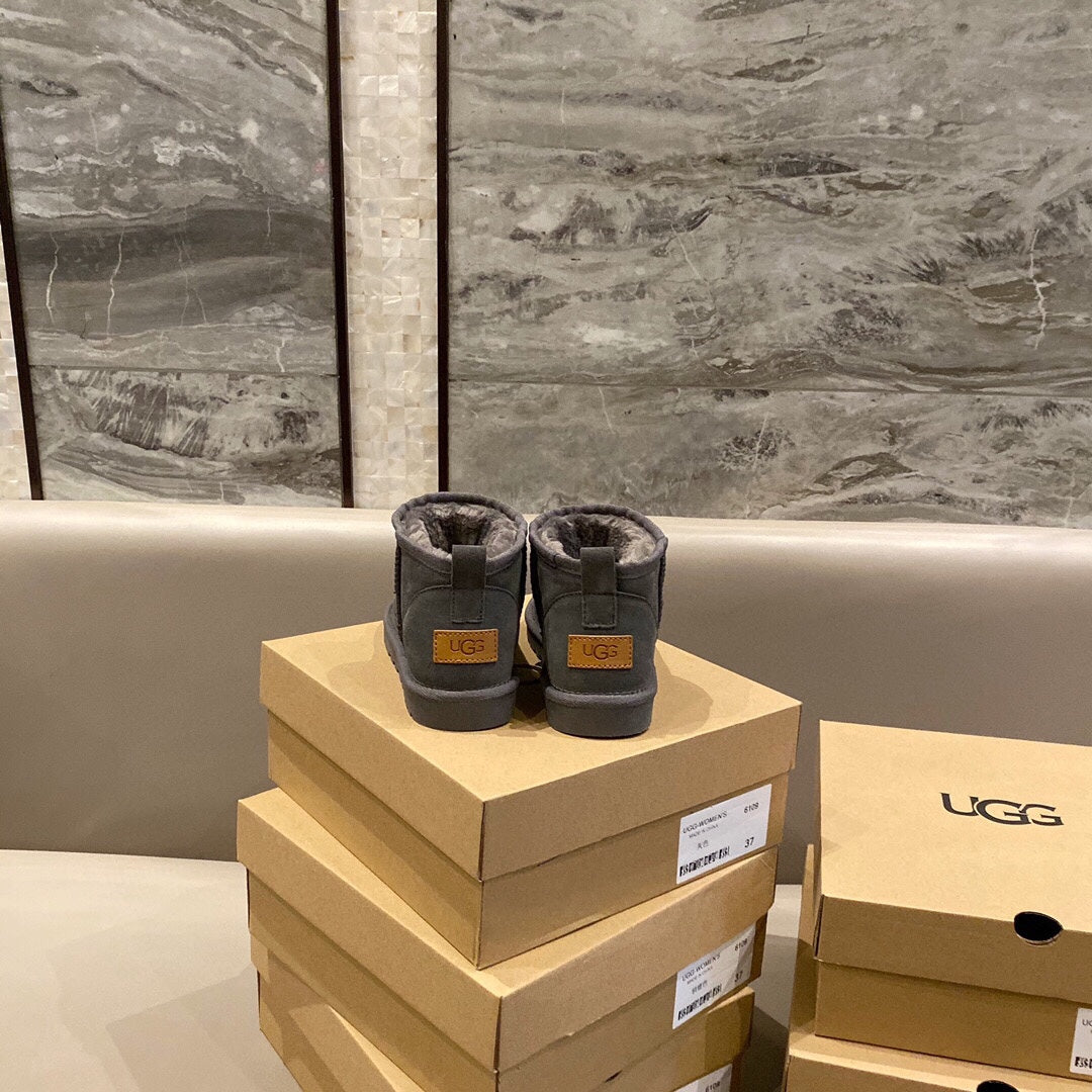 UGG