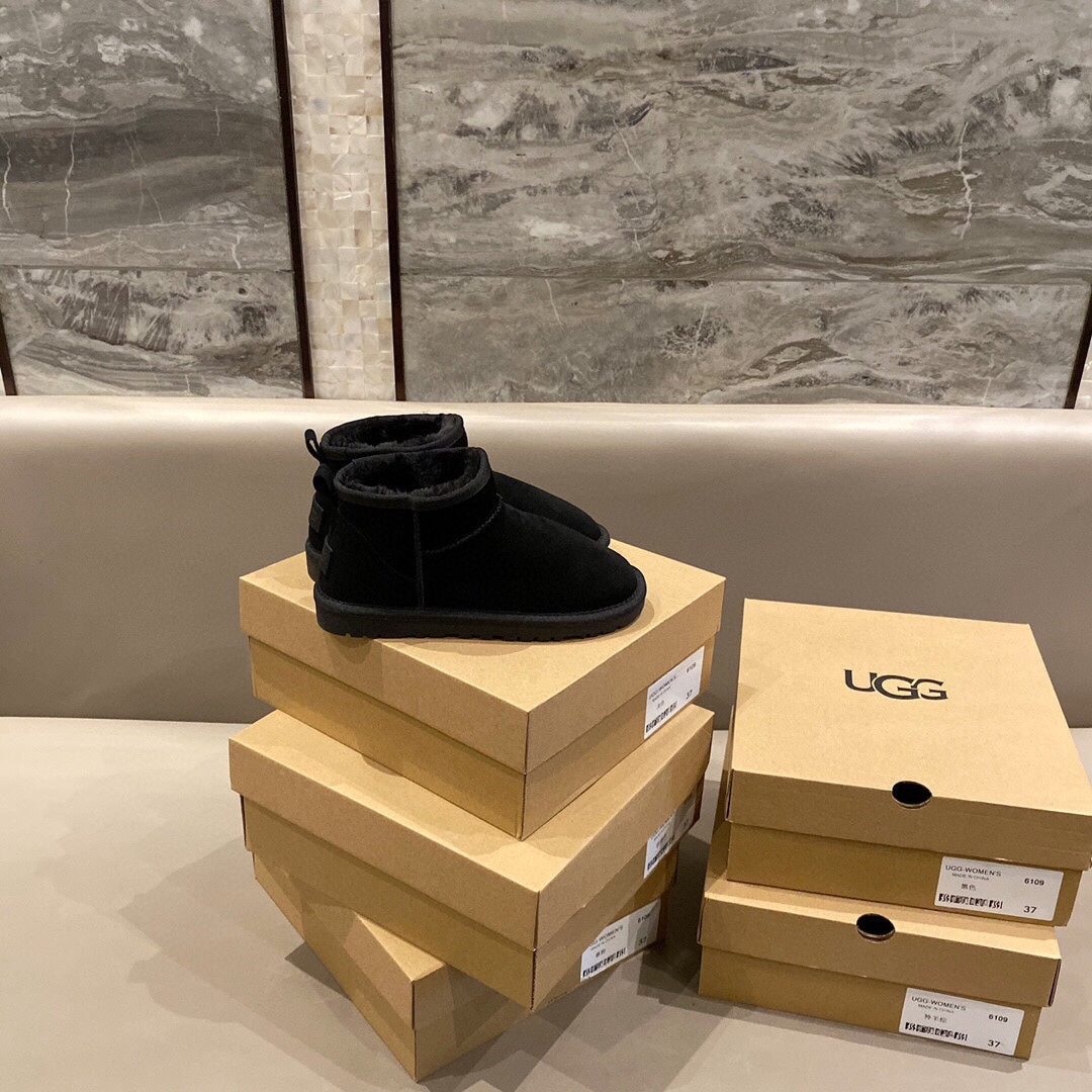 UGG