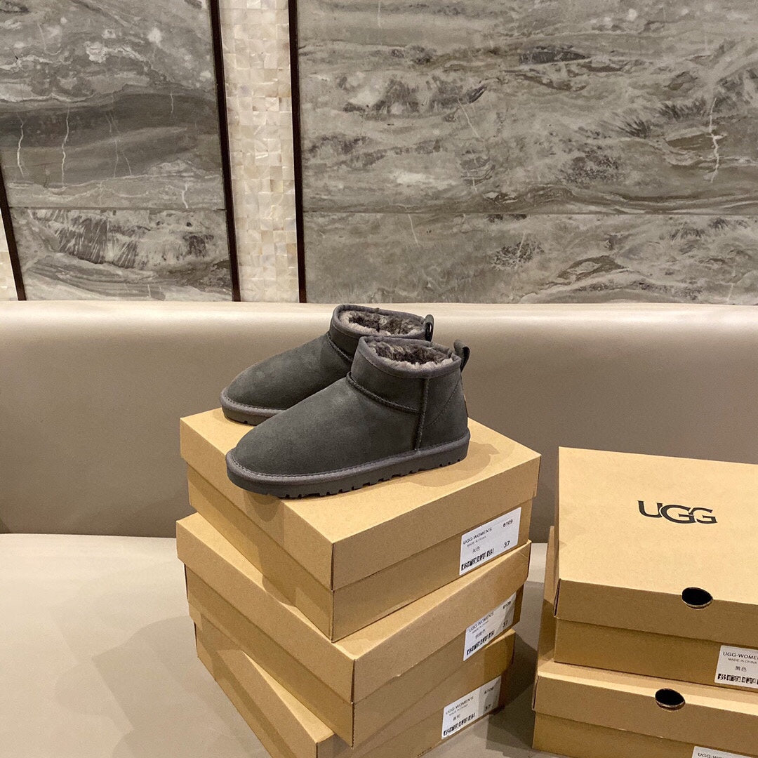UGG